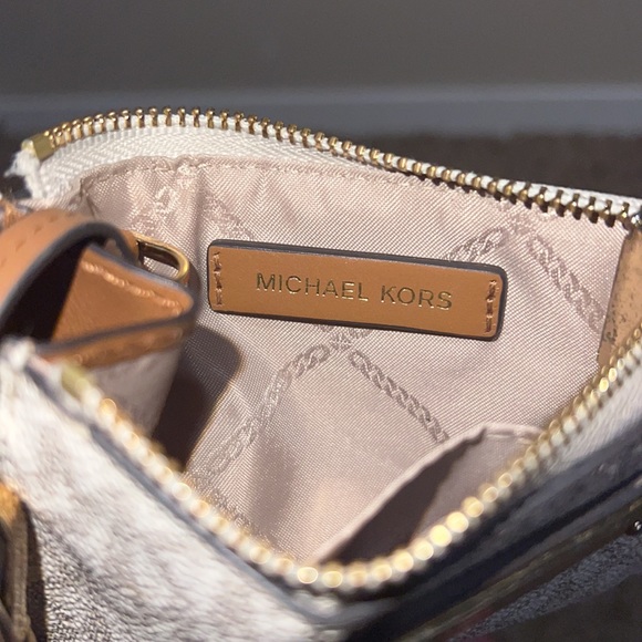 Michael Kors Wallet - Picture 3 of 5